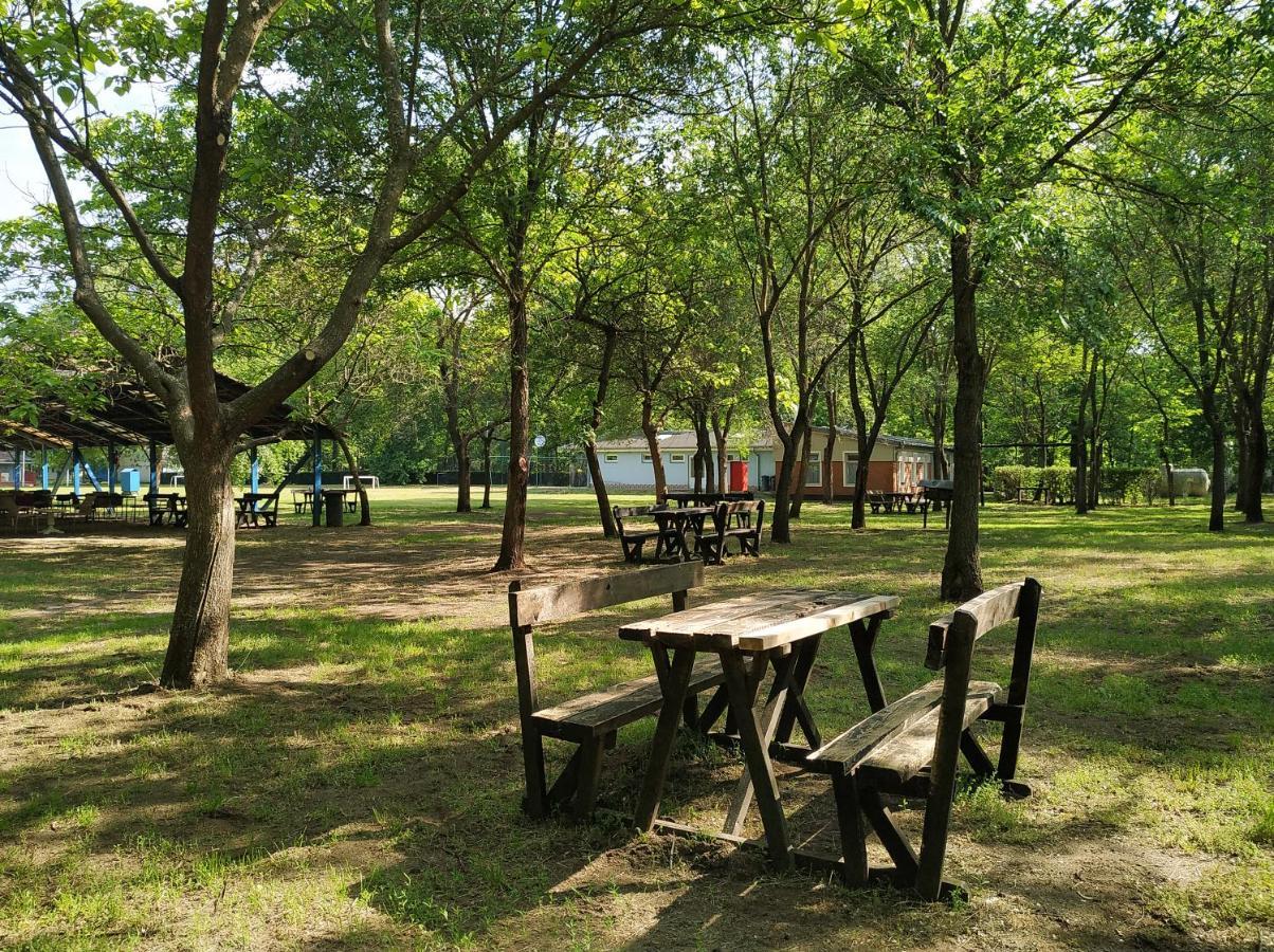 فندق ديبريتْسينفي  Dorcas Center&Camping المظهر الخارجي الصورة